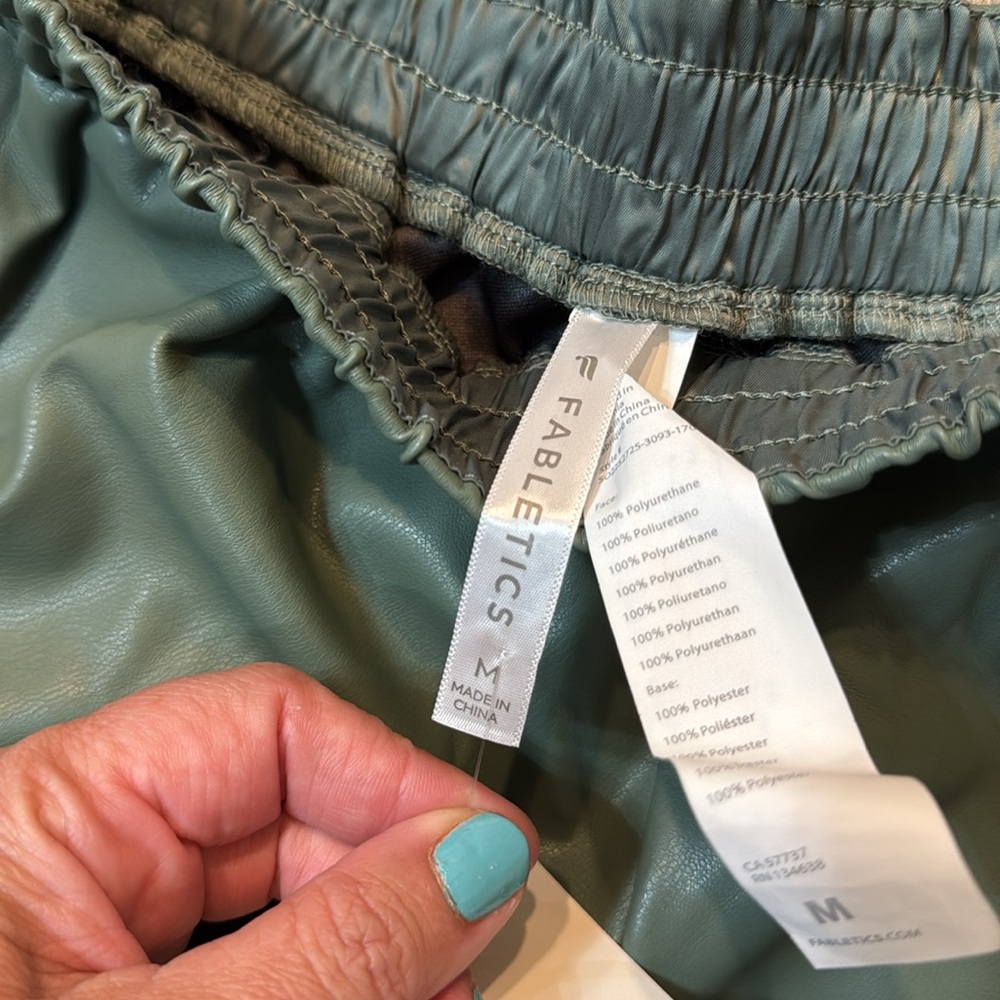 Fabletics Vegan Leather High-Waisted Short Size Medium‎ NWT - Picture 7 of 12